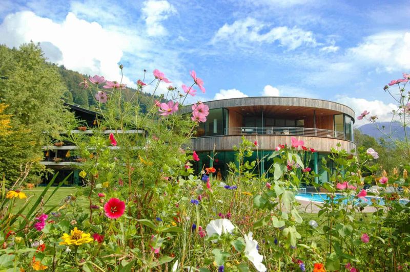 Vorarlbergs größtes Hotel Spa mit Thermalwasser ist das Gesundhotel Bad Reuthe.