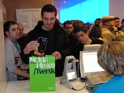 nokia5800salesstartmoscow2hi6 Nokia 5800 XpressMusic Moskova’da izdihama neden oldu