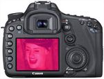 Canon EOS 7D’nin yeni bellenimi mor çizgi problemine çözüm getirecek