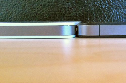 Beyaz iPhone 4 siyah iPhone 4’ten daha mı kalın? – Video
