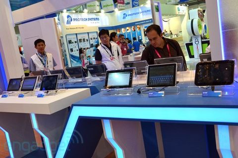 Intel Oak Trail tabanlı Android Honeycomb tabletler Computex 2011’de boy gösteriyor – Video
