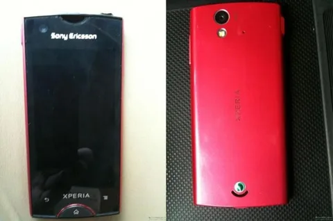Sony Ericsson ST18i Asuza ve CK15i yüzlerini gösterdi