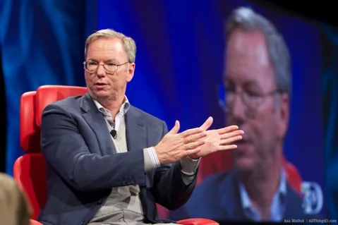 Eric Schmidt D9’da sahne aldı, Facebook konusunda hata yaptığını itiraf etti
