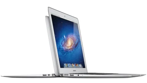 Apple Intel Sandy Bridge işlemcili ve Thunderbolt portlu 2011 model MacBook Air serisini duyurdu