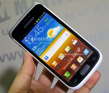 Beyaz renkli Samsung Galaxy W kendini gösterdi