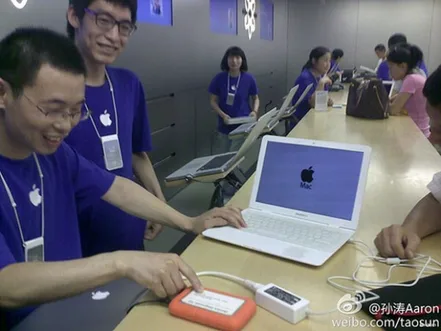 Bir Çinli sahte MacBook Air’ını tamir için gerçek bir Apple mağazasına götürünce ne oldu?