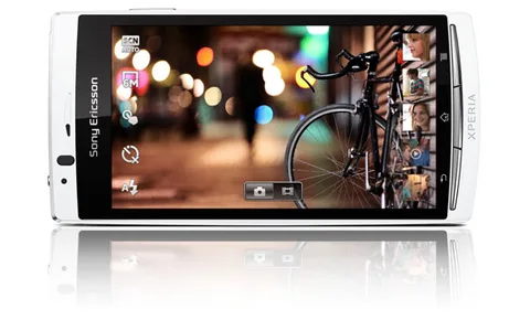 Sony Ericsson Xperia arc’ı daha da hızlandırdı: Xperia arc S – Video
