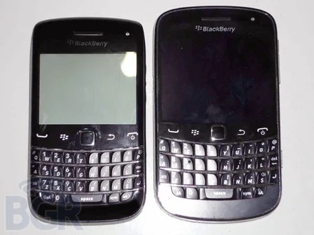 BlackBerry 9900 ile aynı bileşenleri barındıran BlackBerry 9790 görüntülendi