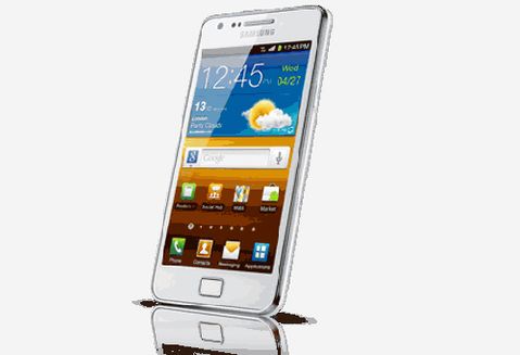 Samsung Galaxy S II’nin beyaz versiyonu İngiltere’de piyasaya çıktı