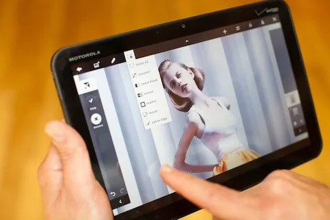 Adobe’den içinde Photoshop Touch’ı da barındıran iPad ve Android tablet odaklı uygulamalar paketi