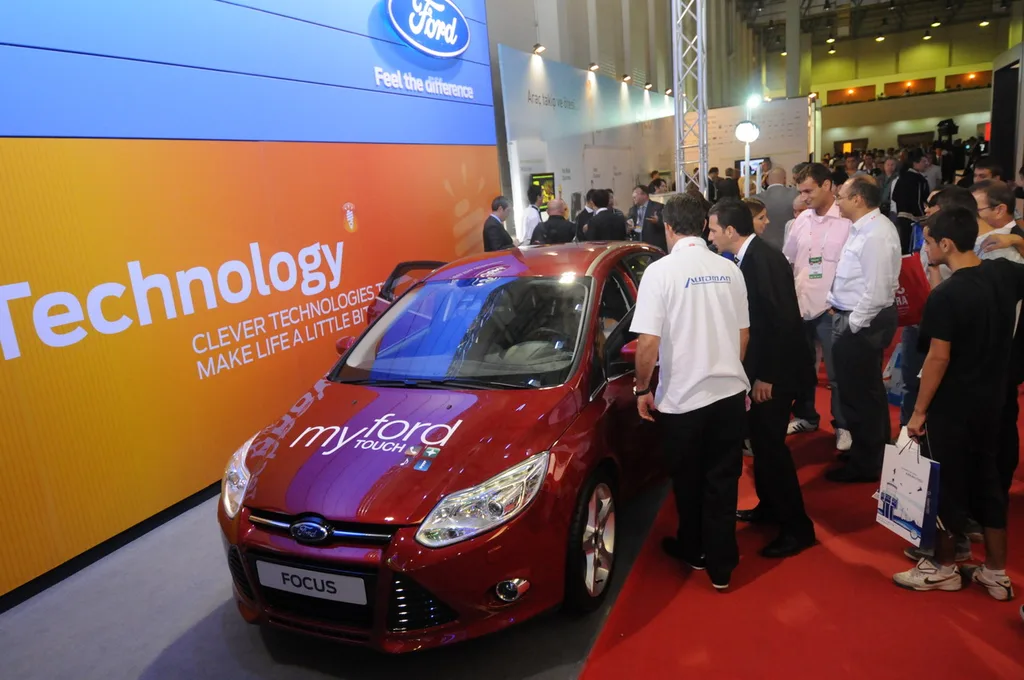 Ford araç içi bilgi sistemi için BlackBerry ile anlaşmaya gidiyor