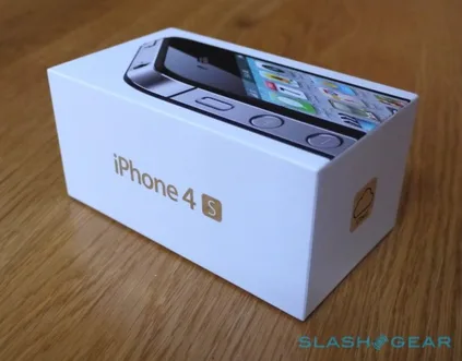 iPhone 4S yurtdışında piyasaya çıktı