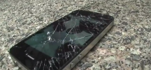 iPhone 4S ve Samsung Galaxy S II düşme testinde karşı karşıya – Video