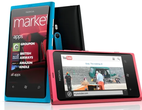 nokia-lumia-800-uclu Nokia’ya göre iPhone’un modası geçiyor, Android ise kafa karıştırıyor