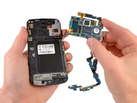 Galaxy Nexus da parçalarına ayrılmaktan kurtulamadı