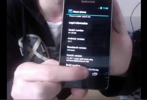 Android 4.0 Ice Cream Sandwich ile çalışan Samsung Galaxy S II ve LG Optimus 3D – Video