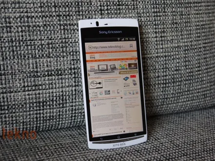 Sony Ericsson Xperia arc S kutusundan çıkıyor, ilk izlenimler – Video