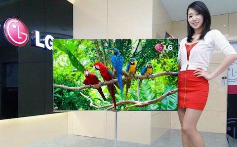LG 55 inç’lik panele ve 4 mm’lik kalınlığa sahip olan dünyanın en büyük OLED TV’sini tanıttı