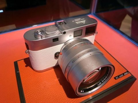 Leica’dan 57 bin TL’lik özel üretim fotoğraf makinesi