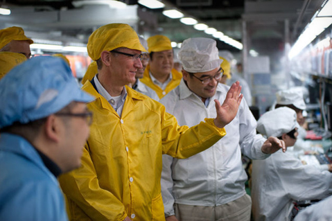 Tim Cook Çin’de Foxconn’un yeni iPhone üretim hattına uğramadan geçmedi