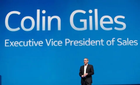 Nokia’nın satıştan sorumlu başkan yardımcısı Colin Giles görevinden ayrılıyor