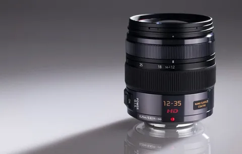 Panasonic sabit f/2.8 açıklıklı 12-35mm Micro Four Thirds lensini tanıttı