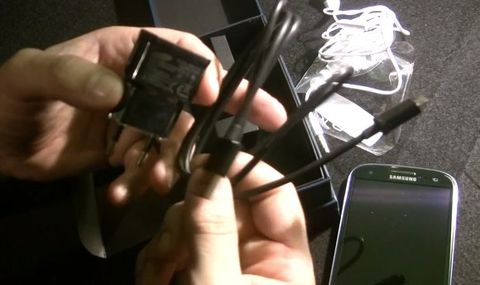 Samsung Galaxy S III kutusundan çıkıyor – Video