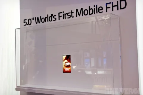 LG’nin 5 inç’lik 1920 x 1080 çözünürklü ekranı kendini gösterdi