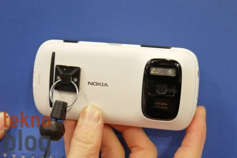Nokia 808 PureView ABD’de 699 dolardan ön siparişe sunuluyor