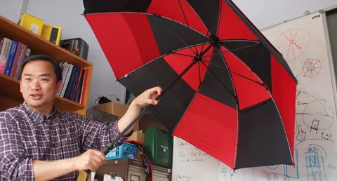 Vodafone’dan güneş pilli ve sinyal güçlendiricili prototip şemsiye: Booster Brolly