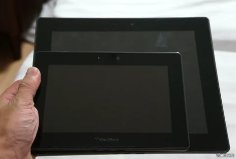2013’te beklenen 10 inç’lik BlackBerry PlayBook yüzünü gösterdi