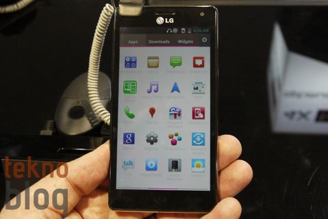 LG dört çekirdekli işlemci ve 10 megapiksel kameralı telefonu hazırlıklarını yapıyor