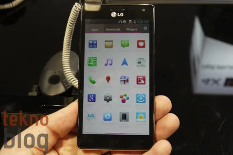 LG dört çekirdekli işlemci ve 10 megapiksel kameralı telefonu hazırlıklarını yapıyor