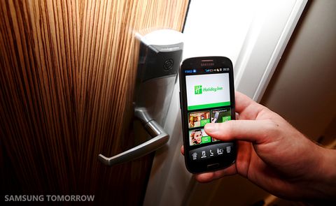 Olimpiyatların resmi telefonu Samsung Galaxy S III Holiday Inn otelindeki her işi yapıyor
