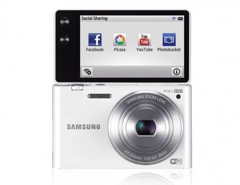 Samsung Wi-Fi destekli, AMOLED ekranlı ve hareket kontrollü MV900F fotoğraf makinesini tanıttı