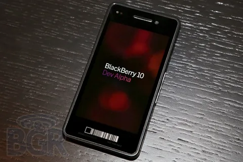 BlackBerry 10 ve bununla yüklü gelecek fiziksel QWERTY klavyeli model için olumlu görüşler