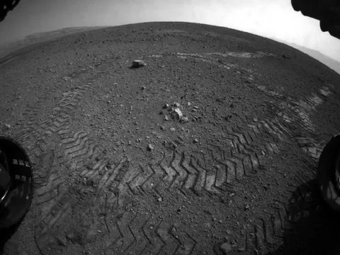 Curiosity Mars’taki ilk test sürüşünü gerçekleştirdi