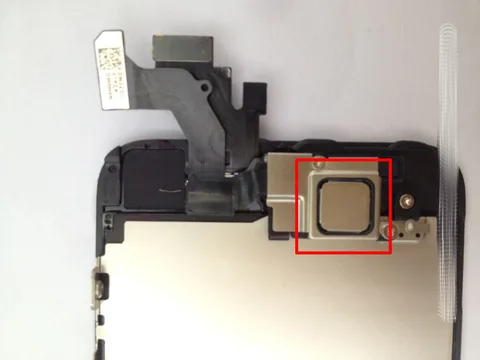 iPhone 5’in monte edilmiş ön paneline ait fotoğraflar internete sızdı