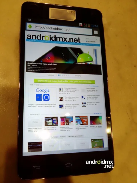 LG’nin beklenen gözde telefonu Optimus G E973 kendini gösterdi