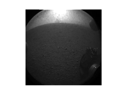 NASA’nın Mars gözlem aracı Curiosity yüzeye inişi gerçekleştirdi, ilk fotoğrafları geçti