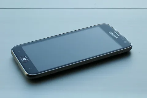 4.8 inç 720p Super AMOLED HD ekranlı Windows Phone 8 telefonu Samsung ATIV S resmiyet kazandı