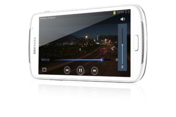 Samsung devasa taşınabilir medya oynatıcısı Galaxy Player 5.8’i tanıttı