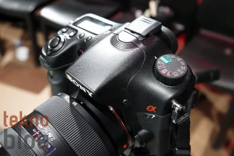 Sony’nin uzun yıllar sonraki ilk tam çerçeve SLT makinesi A99 ile ilgili detaylar ortaya çıktı