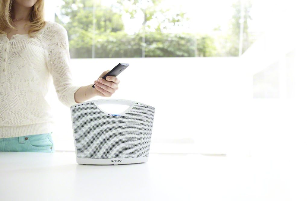 Sony NFC ve Bluetooth destekli SRS-BTM 8 kablosuz hoparlörü duyurdu