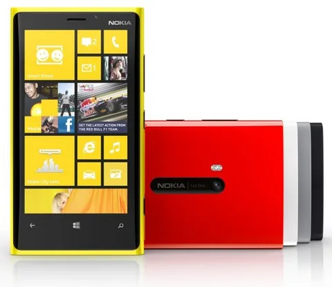 Nokia son Lumia 920 reklamı ile ”sıkıcı” iPhone 5 renklerini hedef aldı