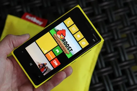 Nokia Angry Birds Roost ve diğer özel Lumia uygulamalarını duyurdu