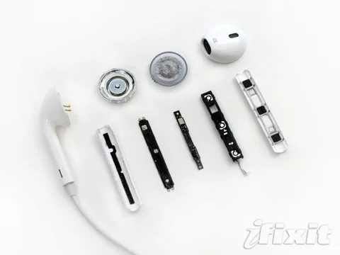 Apple’ın EarPods kulaklıkları iFixit tarafından parçalara ayrıldı