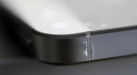 iPhone 5 sahipleri cihazın kutudan çiziklerle çıkmasından şikayetçi