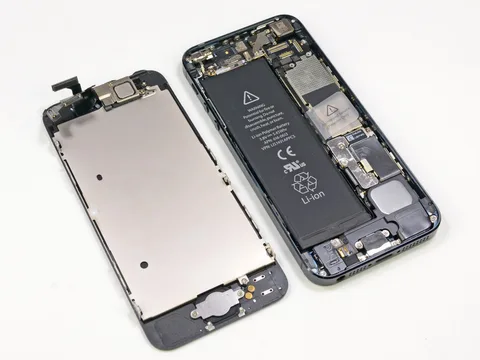 iPhone 5 iFixit tarafından söküldü, tamir edilebilirlik bakımından yüksek not aldı