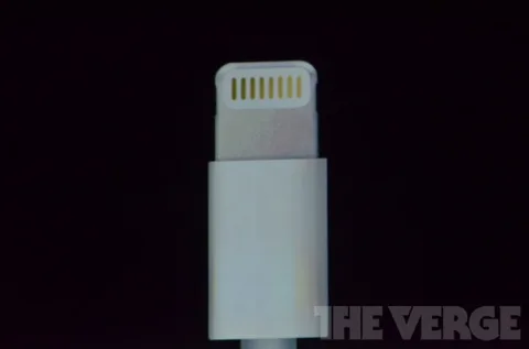 iPhone 5 Lightning adlı yeni konnektörüyle geliyor
